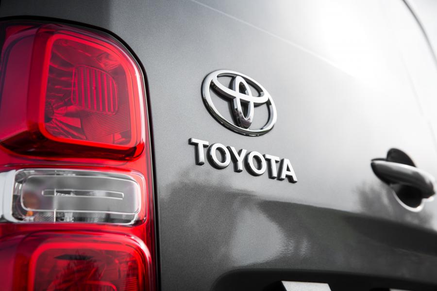 Логотип Toyota ProAce Van Compact 2017 года  (UK) (фото 27 из 32)